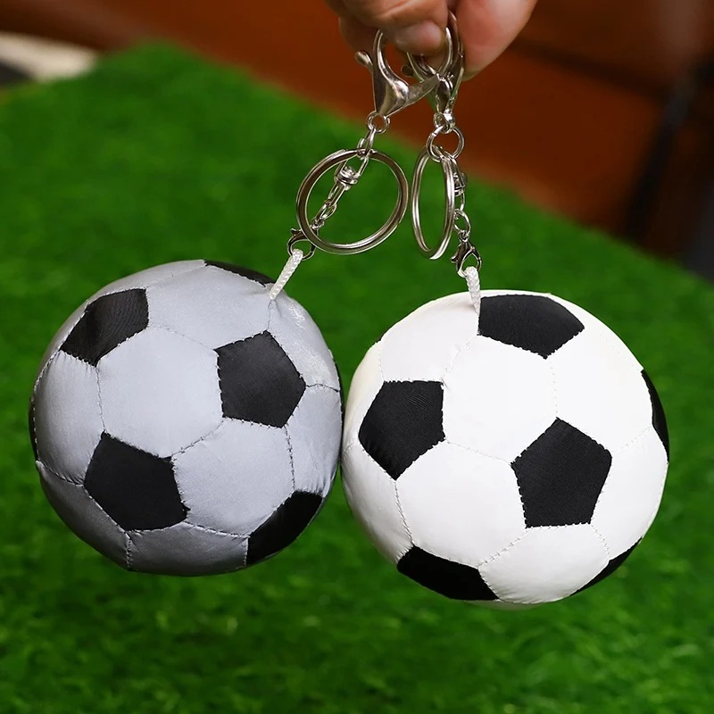 9CM Simulation Fußball Fußball Plüsch Weichen Ball Kinder Spielzeug Nette Tasche Anhänger Basketball Keychain für Kinder Präsentiert