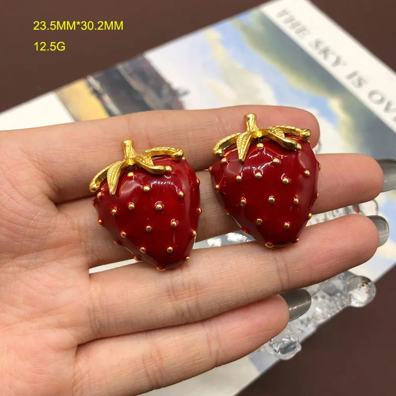 Vintage Classic Strawberry Enamel Badges Brooches Earrings For Women Men Retro Baroque Dripping Oil Fruit Series Jewelry Pin