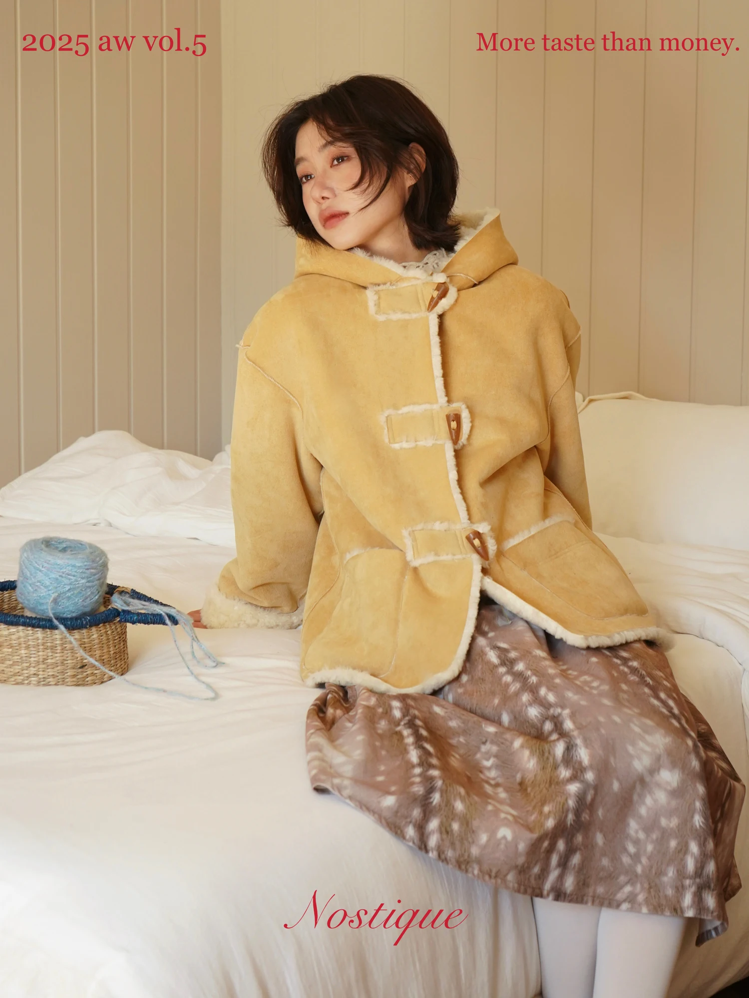 

Женская куртка Nostique "Gingerbread Man" без подкладки с капюшоном, с пуговицами из рога, из меха и кожи, мягкая и теплая