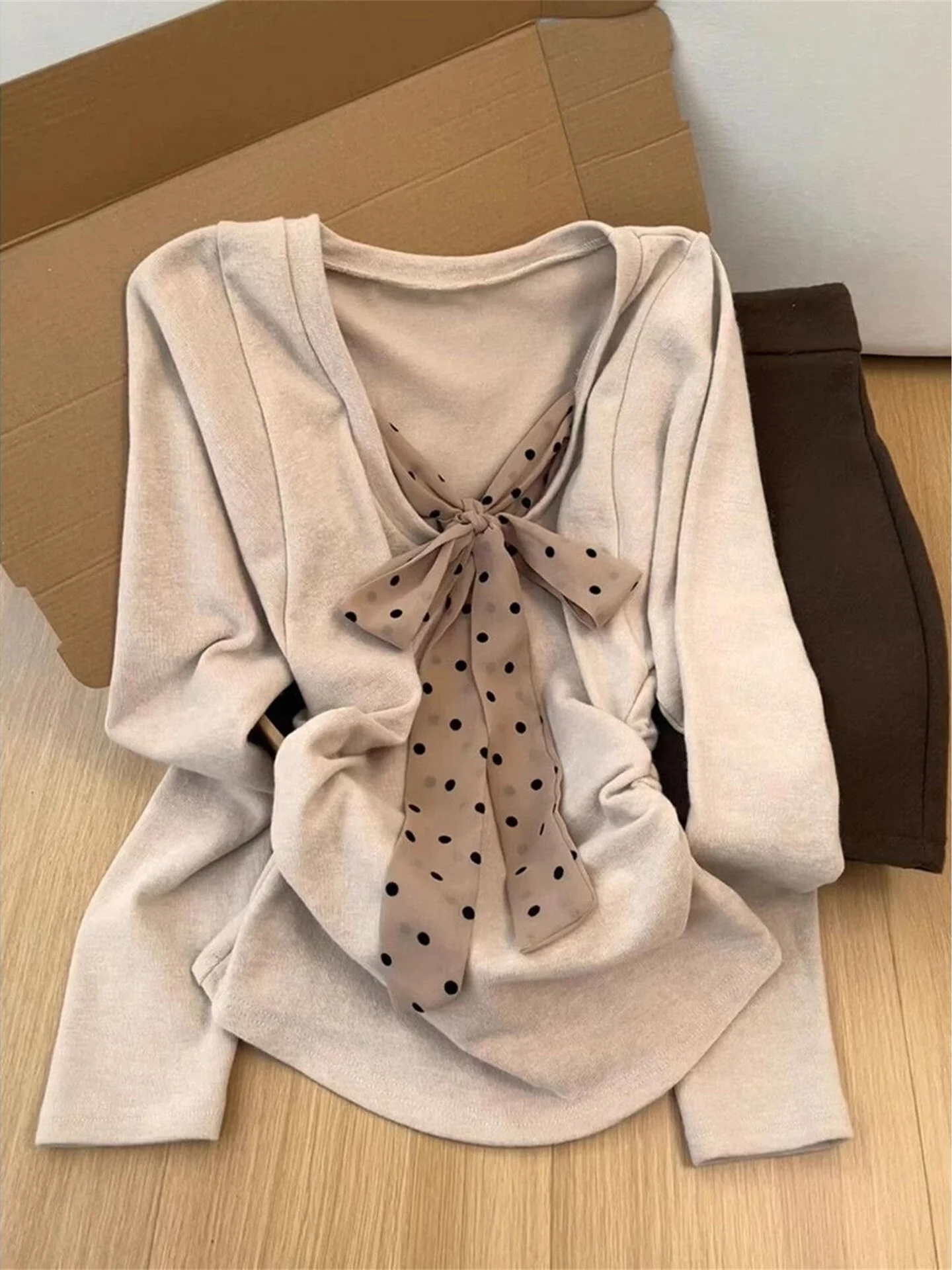 

Ретро-футболка в горошек с длинным рукавом для женщин, осенне-зимняя, приталенная, базовый слой, утягивающий топ, модная повседневная футболка с V-образным вырезом