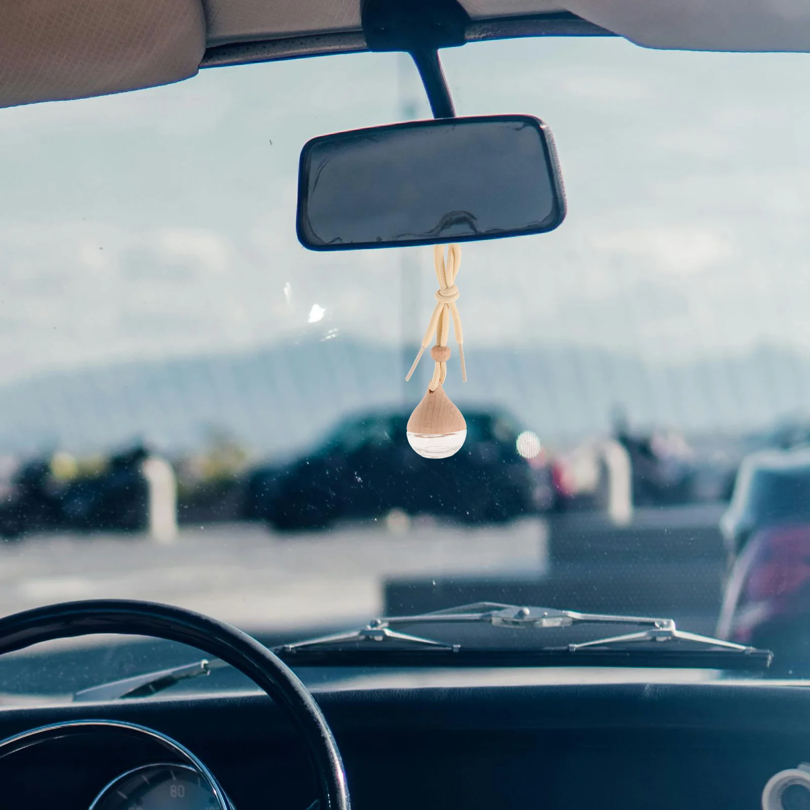 

2Pcs Hanging Car Air Freshener Diffuser Bottles Empty Refillable Glass Aroma Diffuser Bottles for Car Home Office Decoration