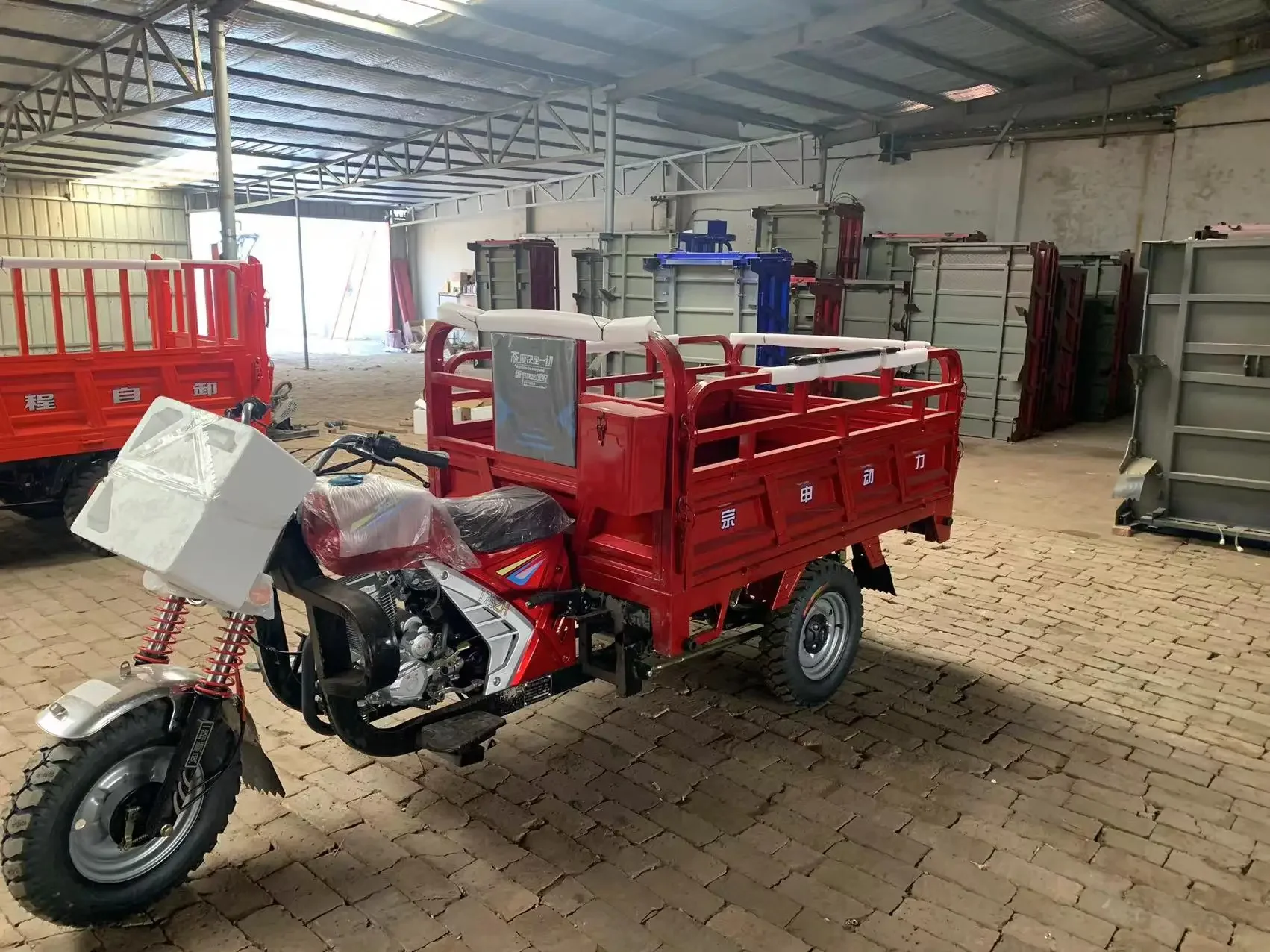 Benzin Dreirad 150cc wasser gekühlt 3 Rad rot 60V Fracht Trikes 3 Rad 250ccm Motorrad elektrisch motorisiert 16 Motos 3 Ruedas