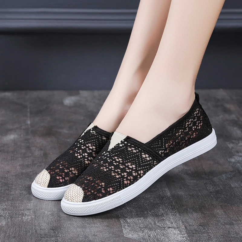 Flat Shoes 2022 New Summer Breathable Hollow Mesh Soft Sole Casual Loafers Shoes for Woman Comfortable Lightweight Slip-on Shoes