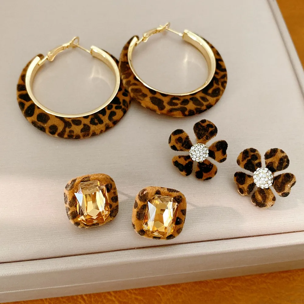 Creative Personality Flocked Square Inlaid Zircon Flower Stud Earrings for Women Autumn Weekend Friend Get-together Ear Jewelry