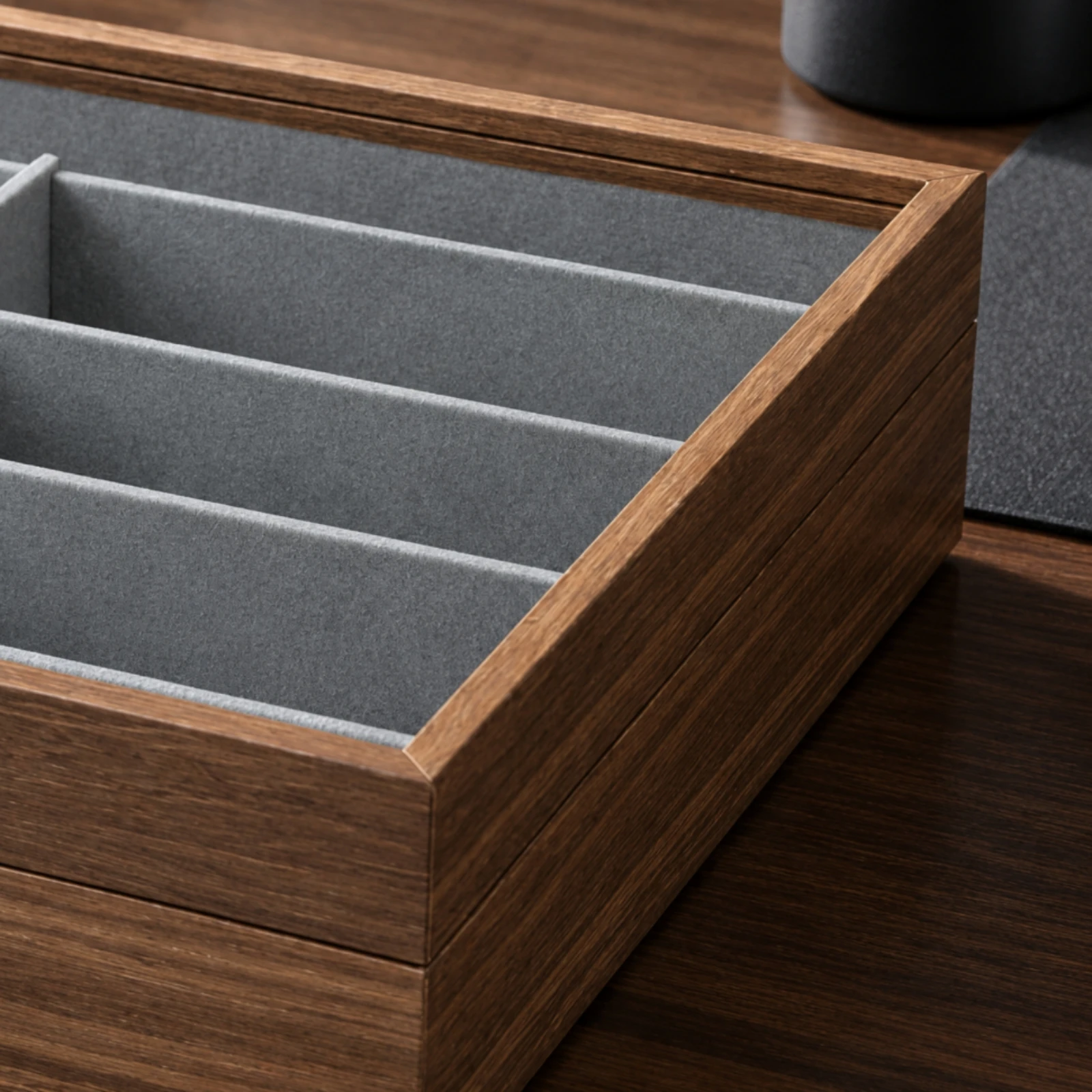 Sunglasses Holder Compact Walnut Wood Glasses Organizer with Locking Clasp 8-Slot Sunglasses Storage Box with Velvet Mo-Ning