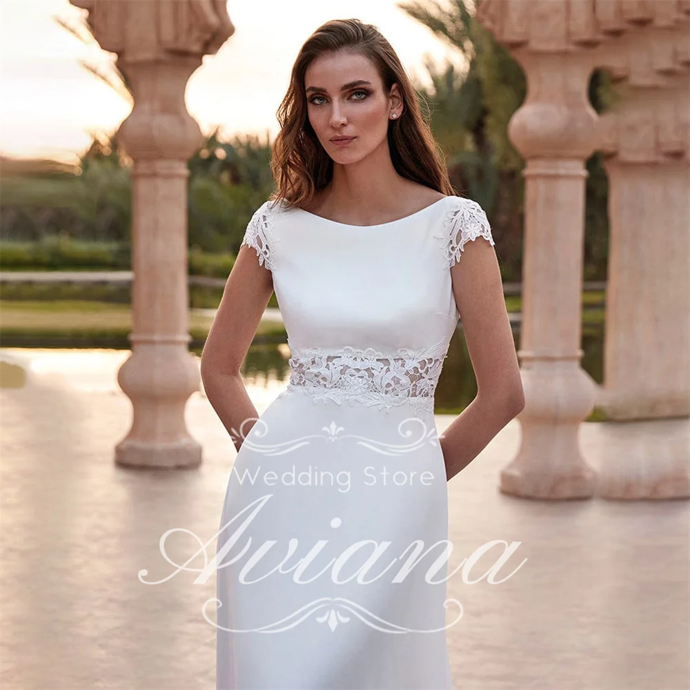 Aviana Maßgeschneidertes Brautkleid in A-Linie mit O-Ausschnitt, Spitzenapplikationen, Stickerei, Sweep-Zug, kurze Ärmel, bodenlang, rückenfrei, Morden