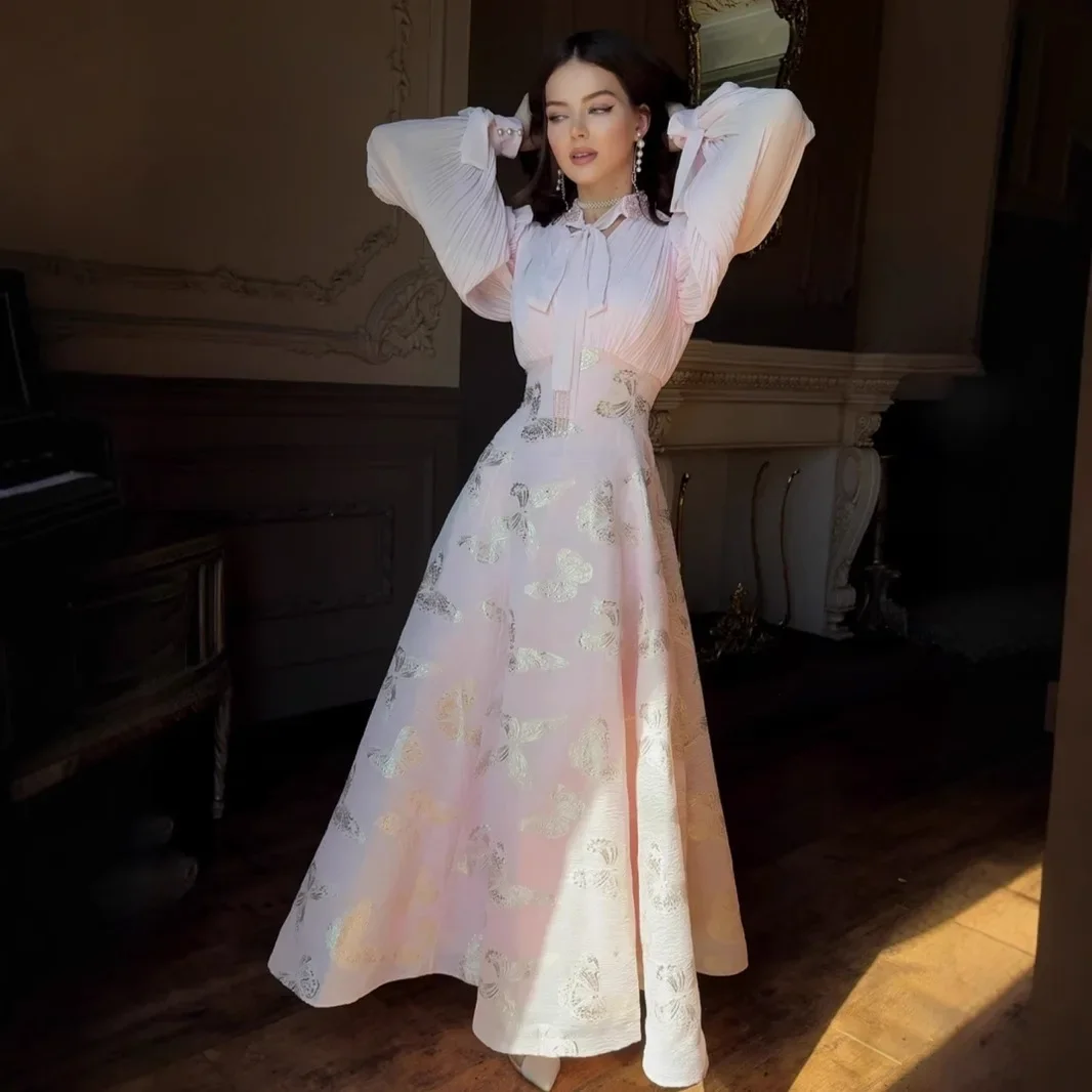 

Весна 2025 г., элегантное и благородное длинное платье с длинными рукавами и романтическим темпераментом, бронзовое длинное женское платье