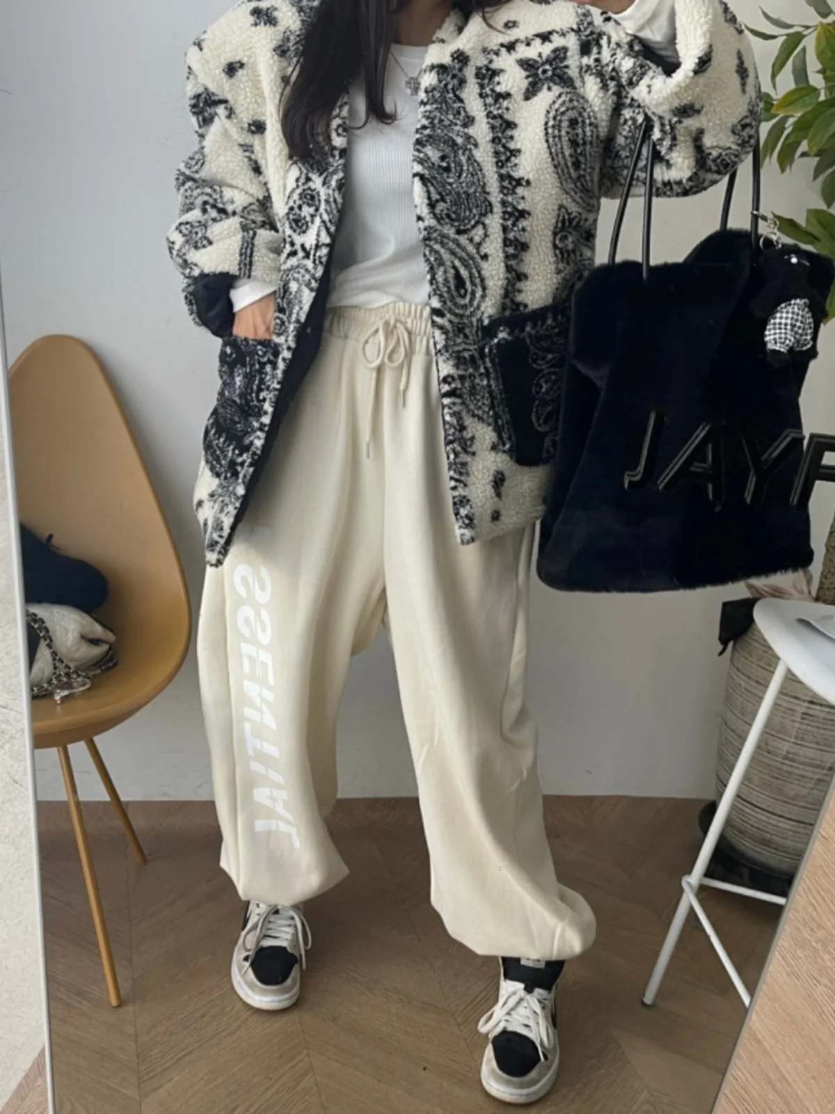 Women's Loose Fit Lamb Fur Jaet with Big kets Thiened Cotton Warm Autumn Winter Outerwear V-Ne Commute Sle