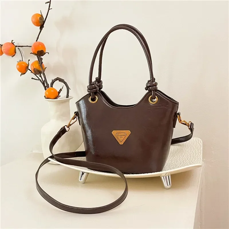 

2025 Spring Trend! Retro PU Leather Bucket Bag - Adjustable Crossbody Strap/Top Handle, Chic Minimalist Design, Lightweight