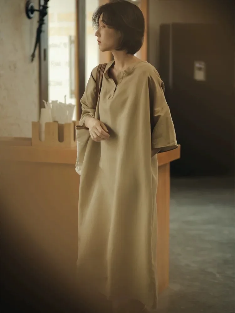 プラスサイズの女性のファッショナブルな半袖ストレートドレス夏 2025 ルーズおなかカバー痩身ドレス A ラインガウン