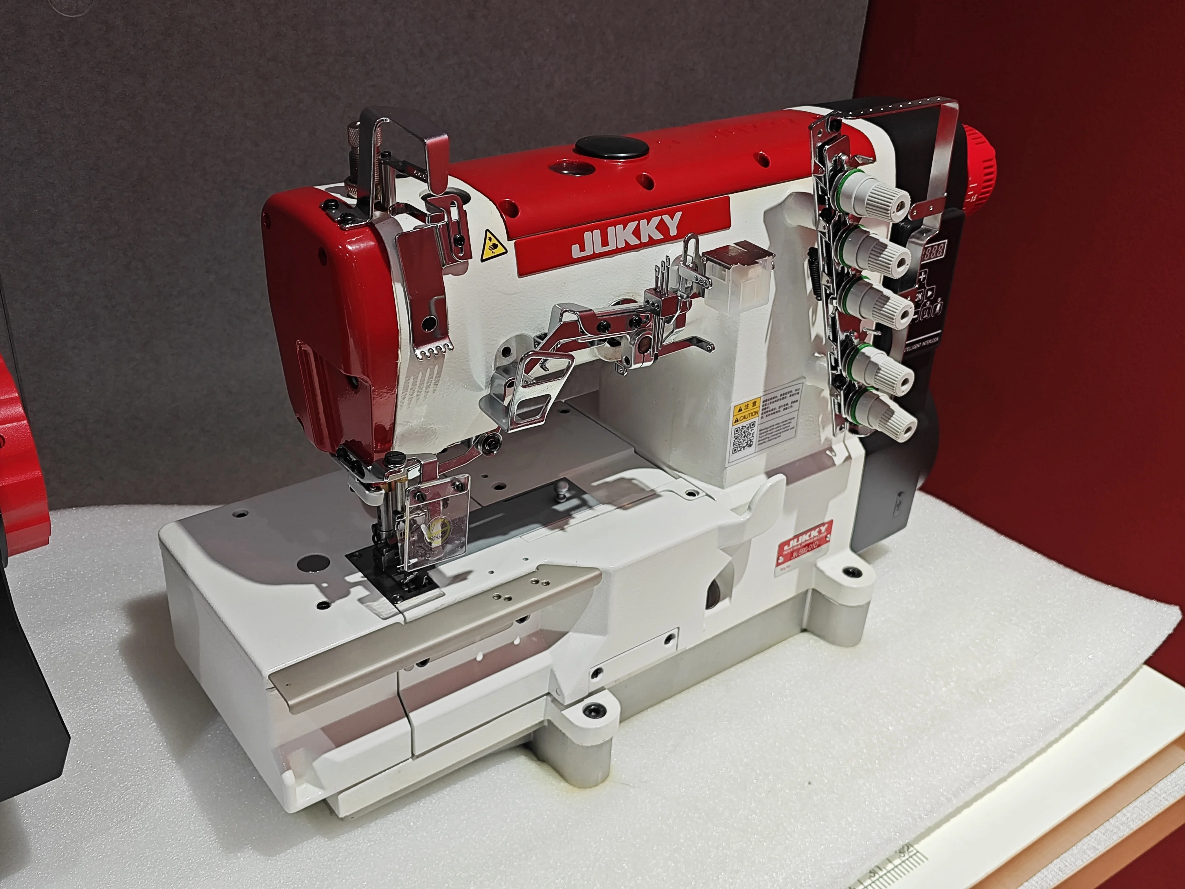 Industrial Sewing Machine JUKKY JK500A-01D High Speed Flat Lock Sewing Machine for T-shirt 3 Needle 5 Threads Flat-bed Interlock