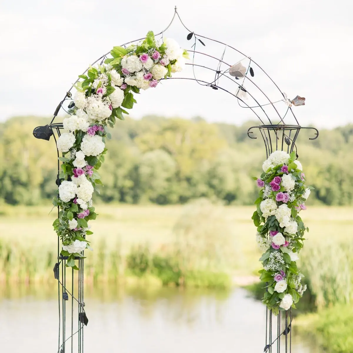 

Металлическая садовая арка-ворота с подставками для растений, решетками и аксессуарами