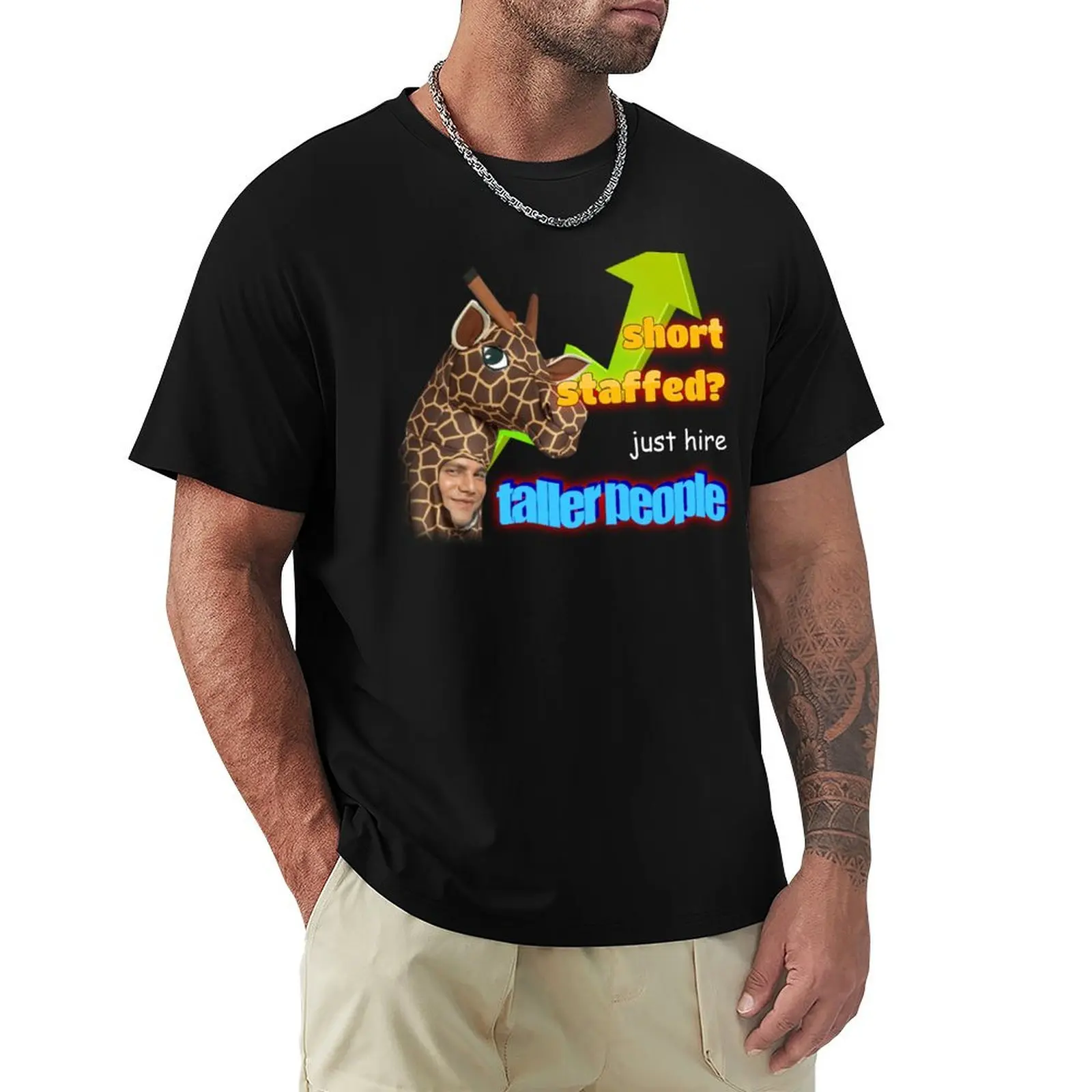 Camiseta con meme 'Short Staffed Just Hire Taller People', camiseta de gimnasio para tallas grandes y altas