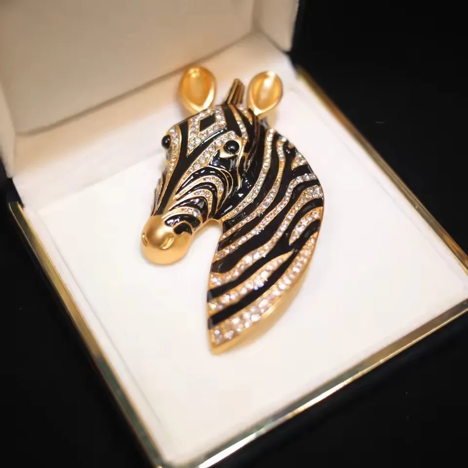 Pre-loved Antique Zebra Brooch Suit Decoration Animal Brooches Niche Luxury Rhinestone Design Pin for Men Women Badges