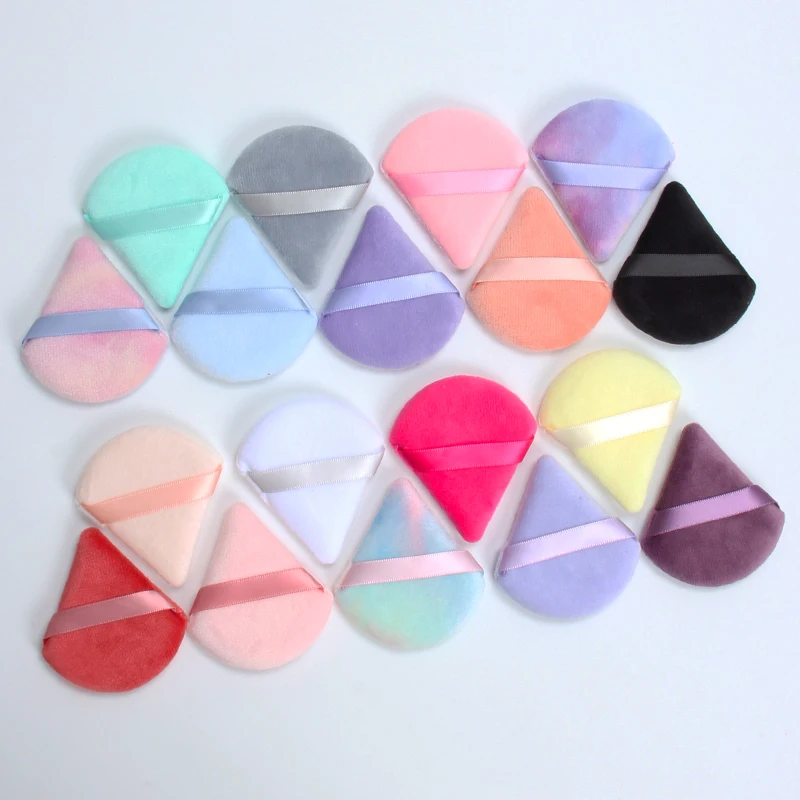 

New Triangular Sponge Puffs with a Soft Skin Friendly and Delicate Makeup Feel Suitable for Home or Travel Use