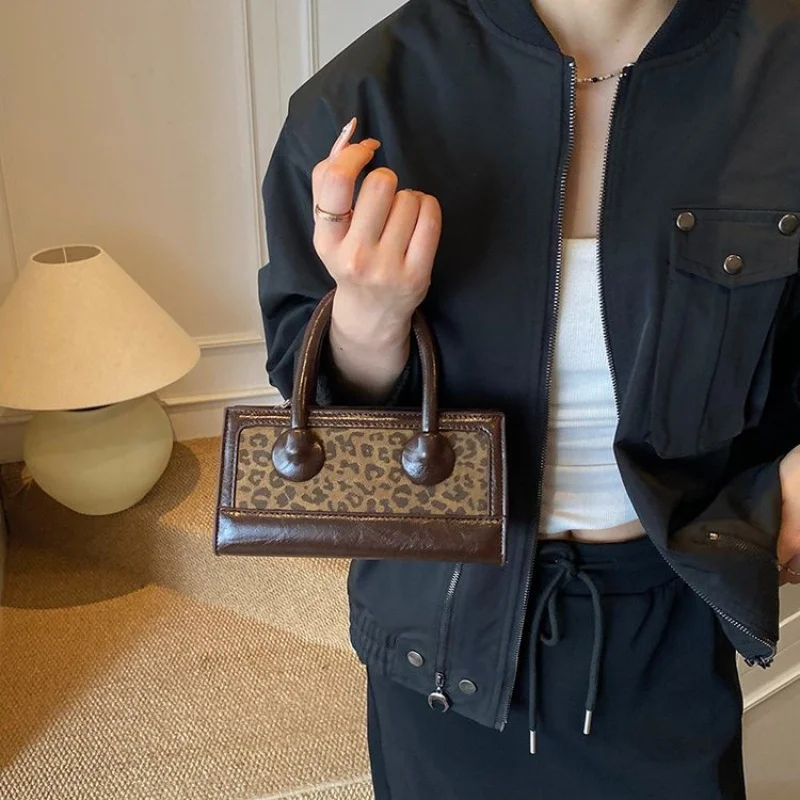 

Fashionable Transparent Tote Bag For Women With Colorful Leather Handles For Beach And Summer Vacation Outings