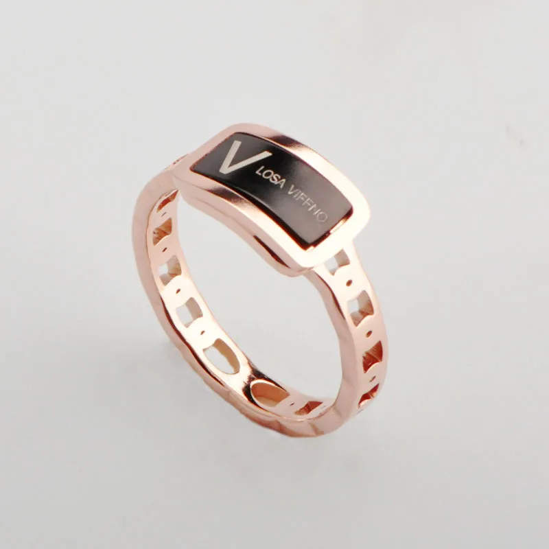 

New Korean version black V letter hollow imitation chain index finger rose gold ring fashionable women's titanium steel tail