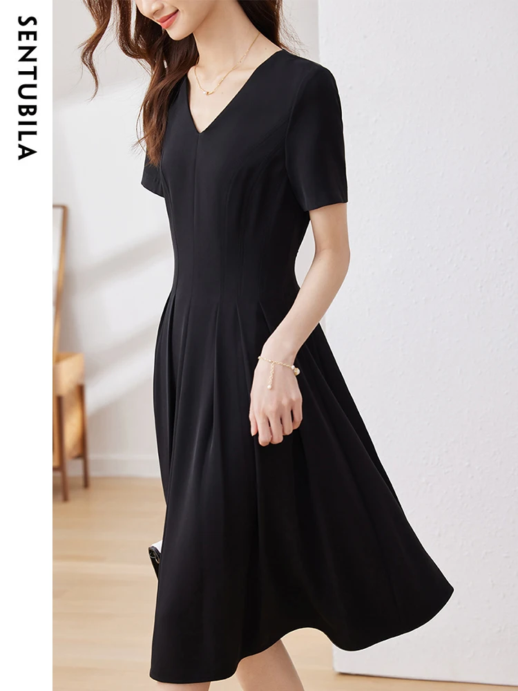 Sentubila-Robe noire plissée à col en V pour femme, manches courtes, coupe trapèze, midi, vintage, élégante, été, occasion formelle, 2023