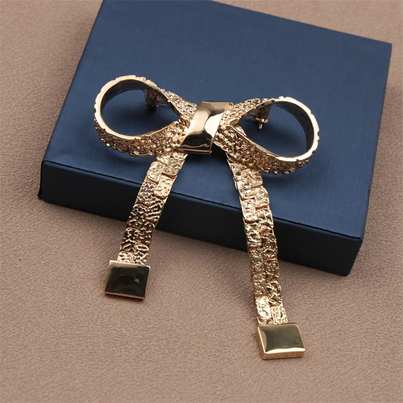 

IntricatelyCraftedNoveltyBowBrooch, Elegant and SimpleDesign for VersatileDailyWear and PartyOutfits, EnhancingBeauty and Charm