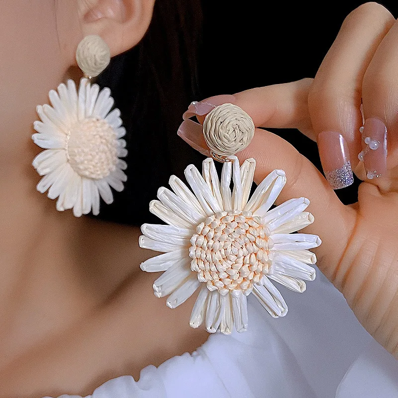 Draweye Hand Weaven Earrings for Womne Bohemia Candy Color Beach Style Flowers Jewelry Summer Fashion Sweet Aretes De Mujer