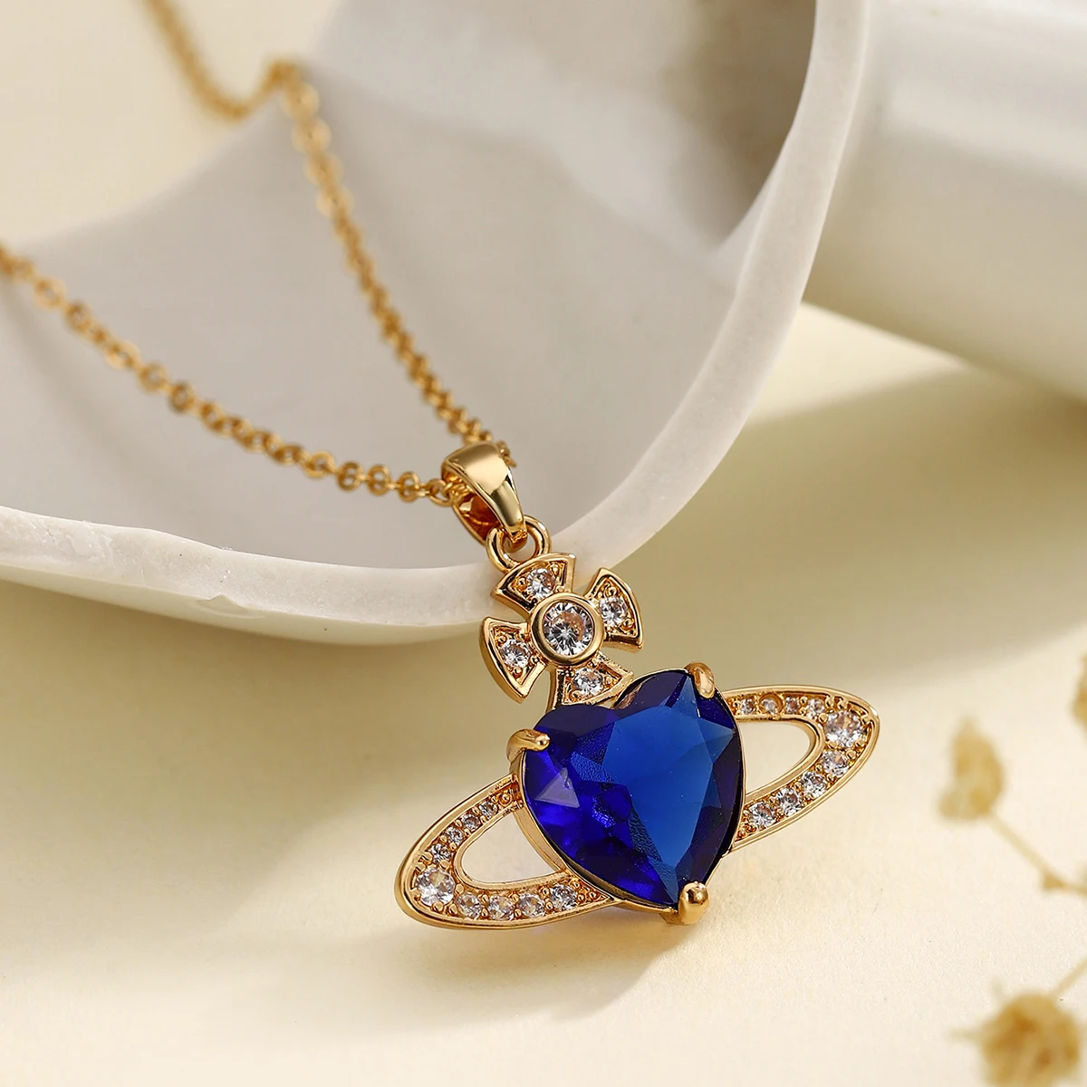 Vintage Saturn high-end temperament fashion copper inlaid synthetic zircon royal blue heart necklace