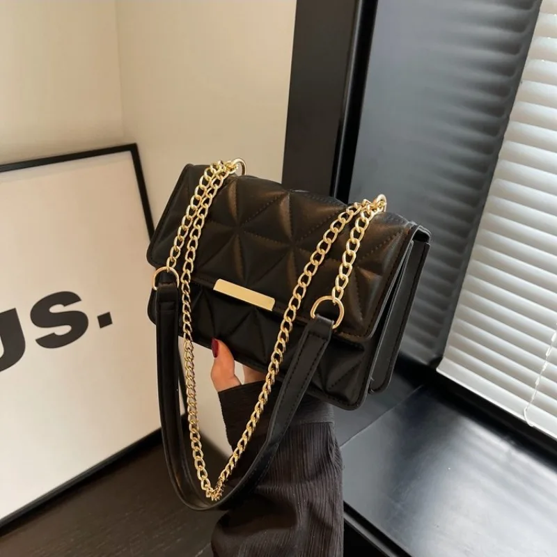 

Women's Simple Texture Rhombus Embroidery Pleated Handbag 2025 Autumn New Temperament Single Shoulder Crossbody Bag