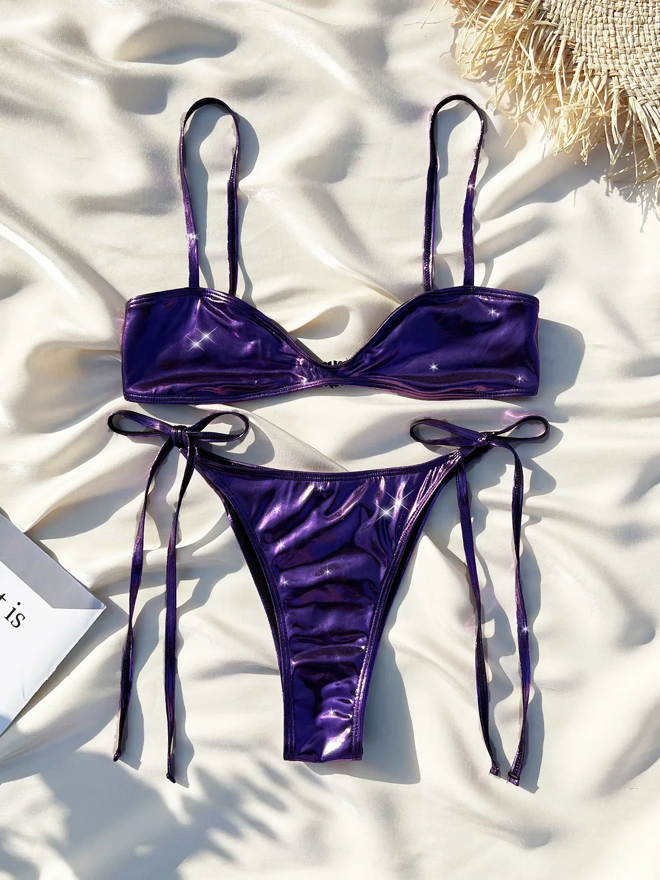 Фиолетовый блестящий комплект микро бикини, новый однотонный купальник из 2 предметов 2025, глянцевый мини-купальник, сексуальный купальный костюм с открытой спиной на подтяжках