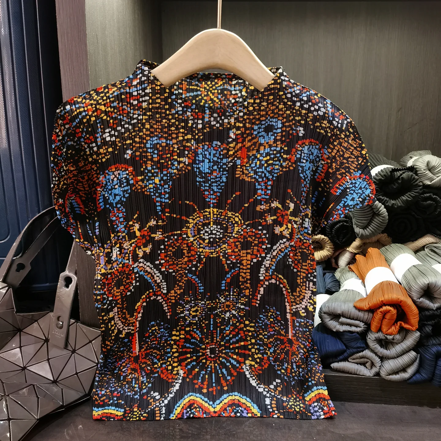 Miyake Pleated Summer 2025 Niche Ethnic Style Retro Printing T-shirt Female Simple Casual Versatile Foreign Short-sleeved Blouse