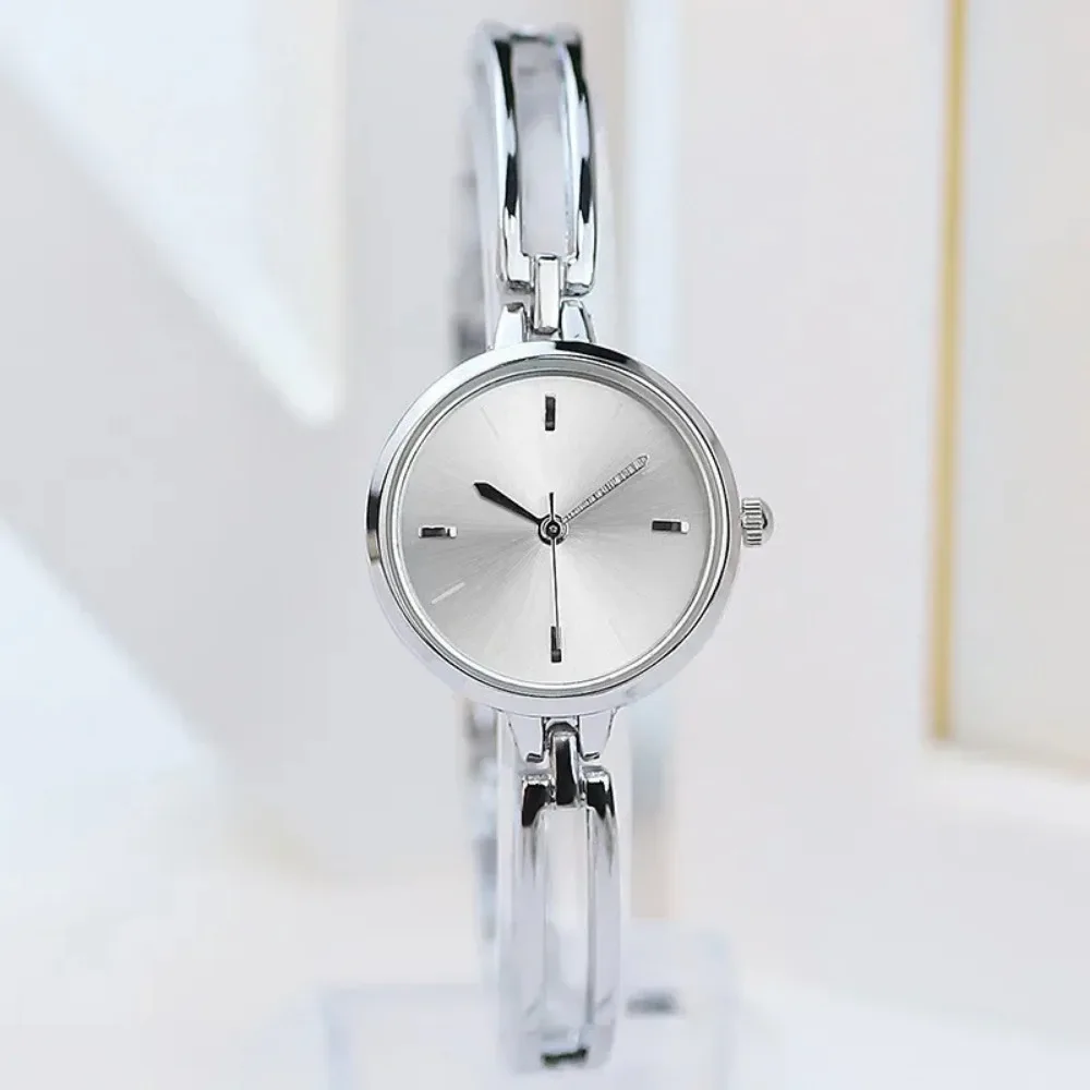 Reloj de pulsera de plata de 25mm para Mujer, pulsera de cuarzo de aleación de lujo, regalo para niña, Reloj de oro rosa para Mujer