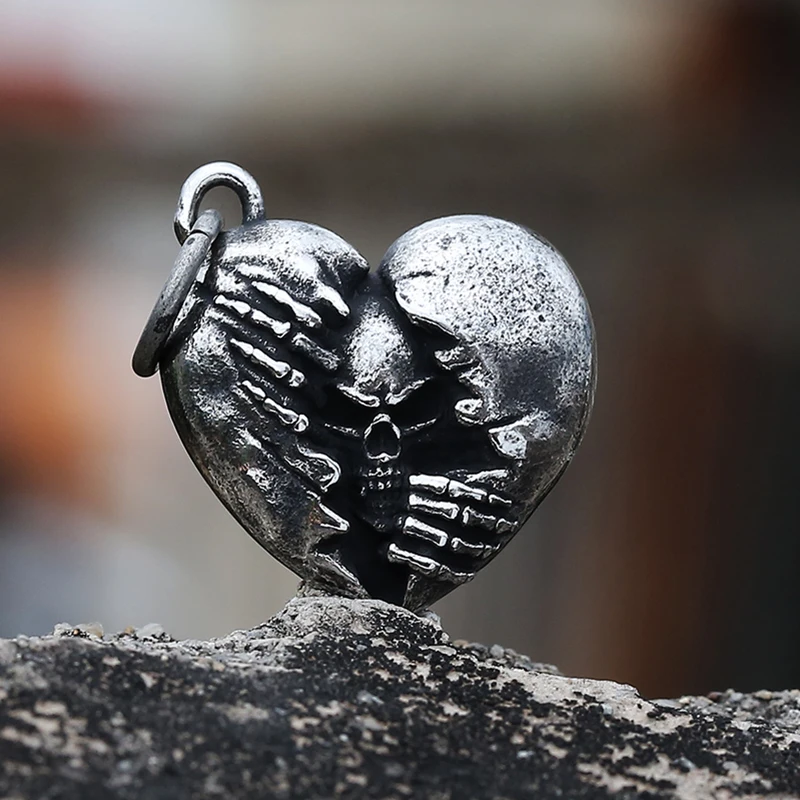 2022 NEW Stainless Steel Unique Broken Heart With Skull Men Necklace Pendant Fashion Unisex Jewelry Gothic Couple Gift V228