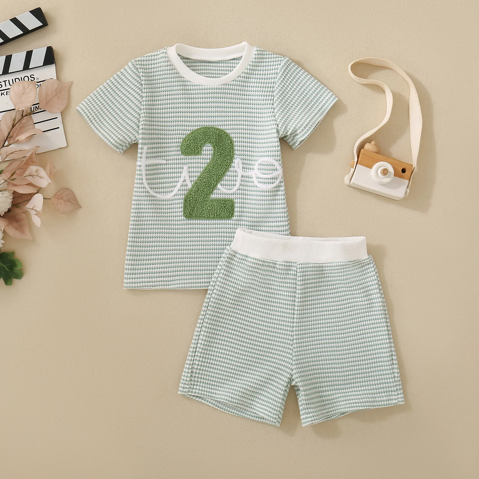 

Summer Neutral Infants Light Green Digital Two Embroidered Short Sleeve Top T-Shirt and Shorts Two-piece Birthday Set