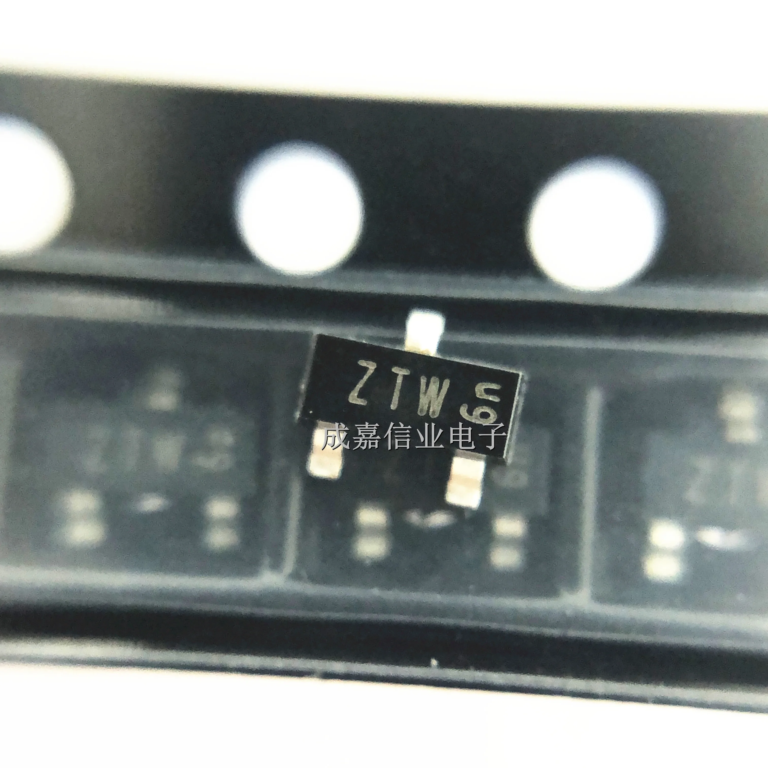 

10pcs/Lot PBSS4140T SOT-23-3 MARKING;ZTW Trans GP BJT NPN 40V 1A 3-Pin Operating Temperature:- 65 C-+ 150 C