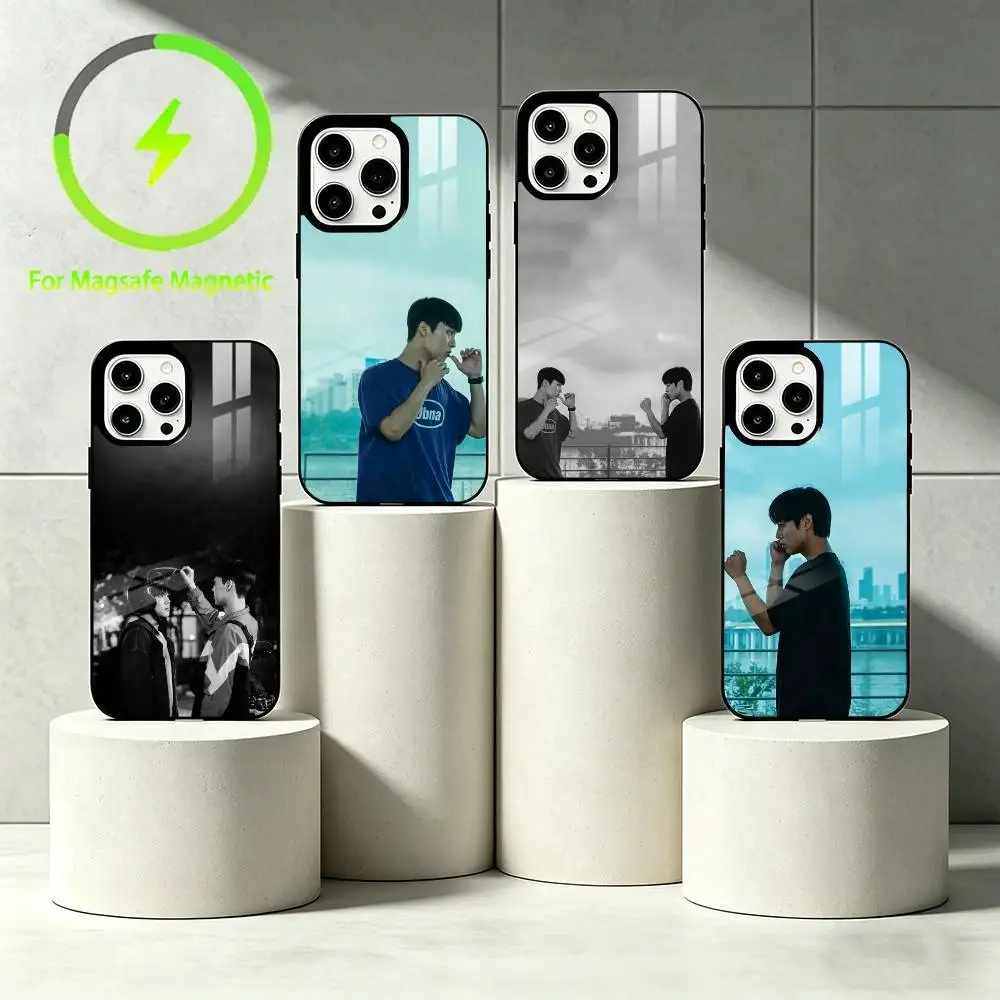 

W-Weak hero Phone Case For iPhone 17,16,15,14,13,12,Plus,Pro,Max For Magnetic Wireless Charge