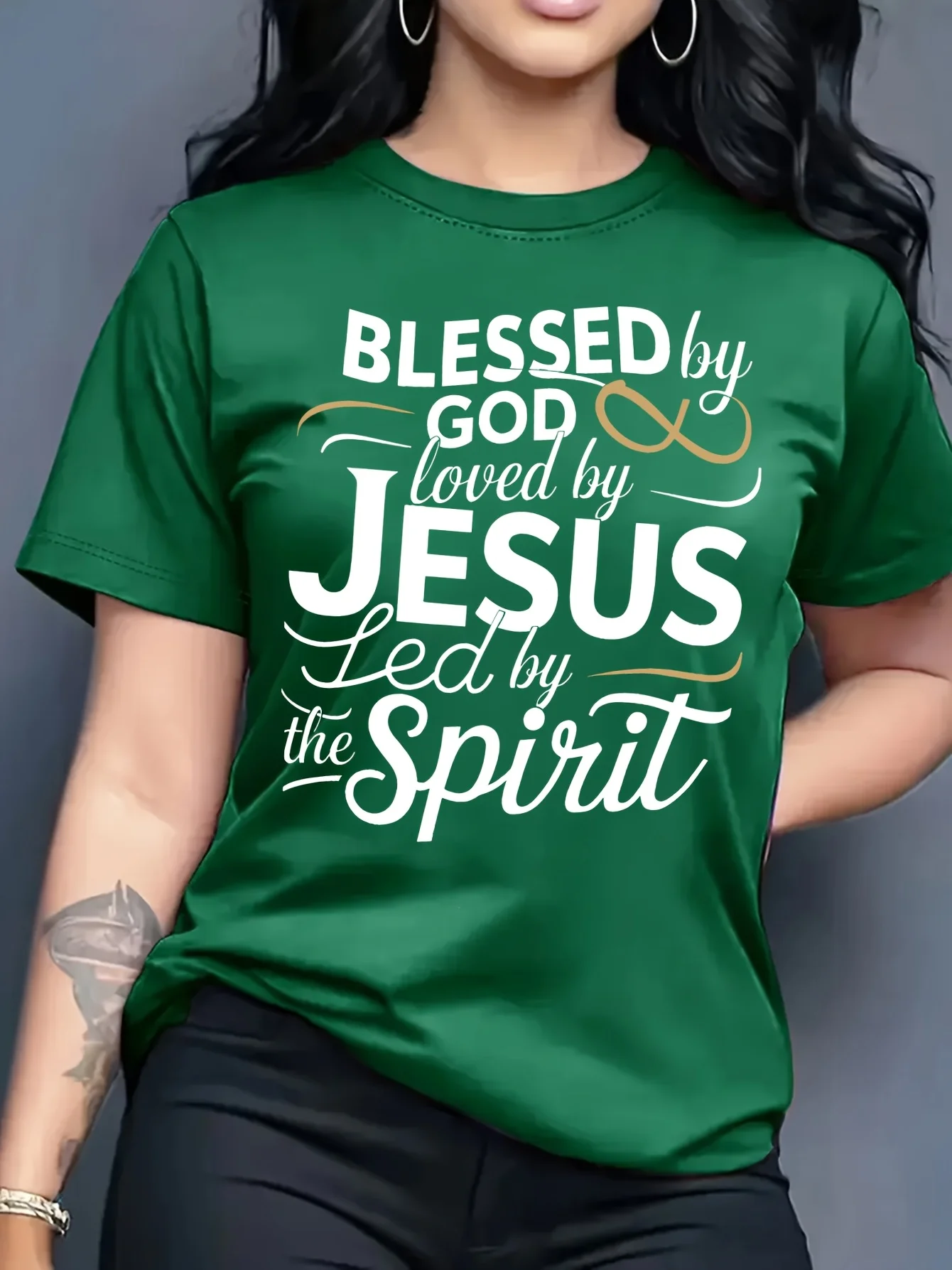 T-shirt pour femme « Blessed By God Loved By Jesus » - Haut vert de la foi chrétienne