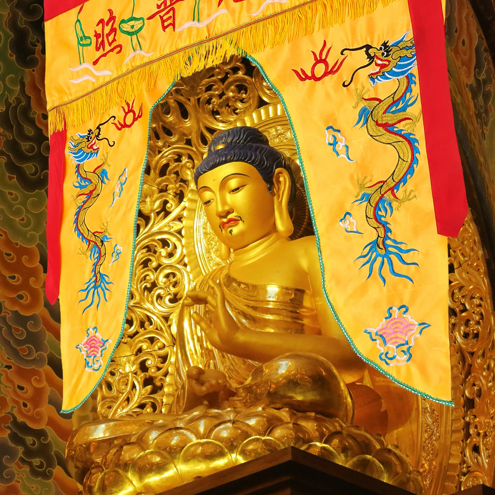 

Exquisite Buddhist Embroidery Cloth High Grade Material Dragon Design Altar Cover for Temple Decoration and Home Shrine Use