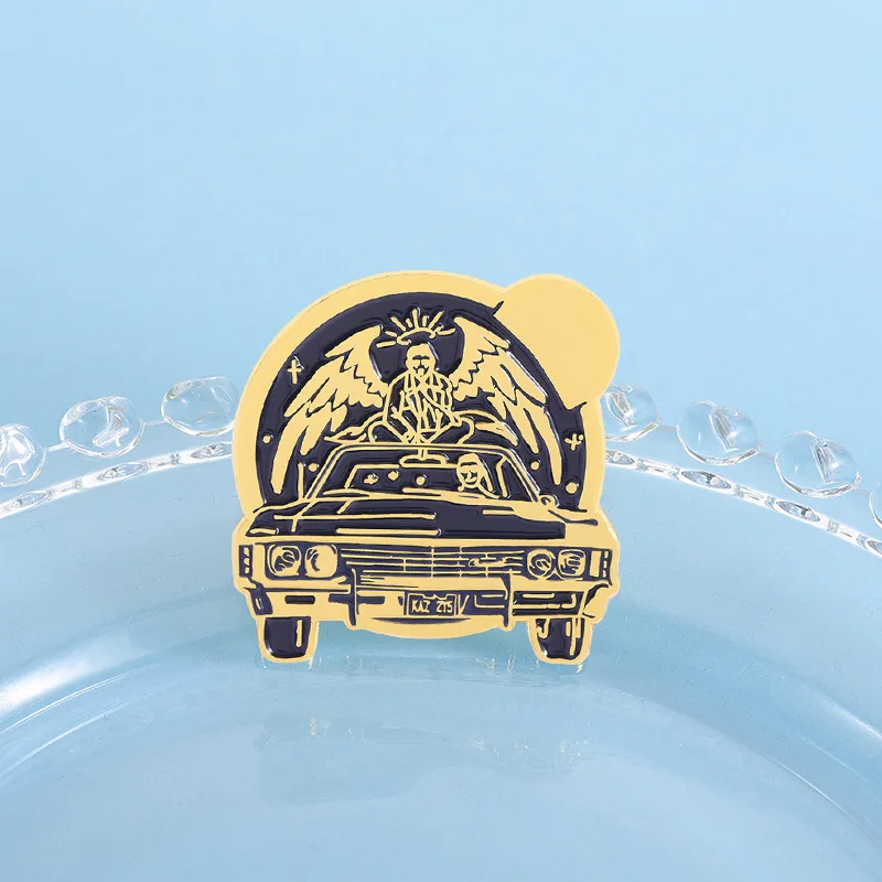 Cartoon car angel wing-shaped alloy badges Electroplated metallic color brooches, clothing accessory pin as a gift for friends
