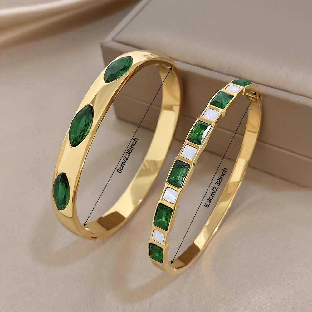 Vintage grüner, quadratisch-ovaler Zirkonia-besetzter Edelstahl-Armreif für Damen, goldfarbenes, wasserdichtes Federarmband, Feiertags-Damenschmuck – Detail 1
