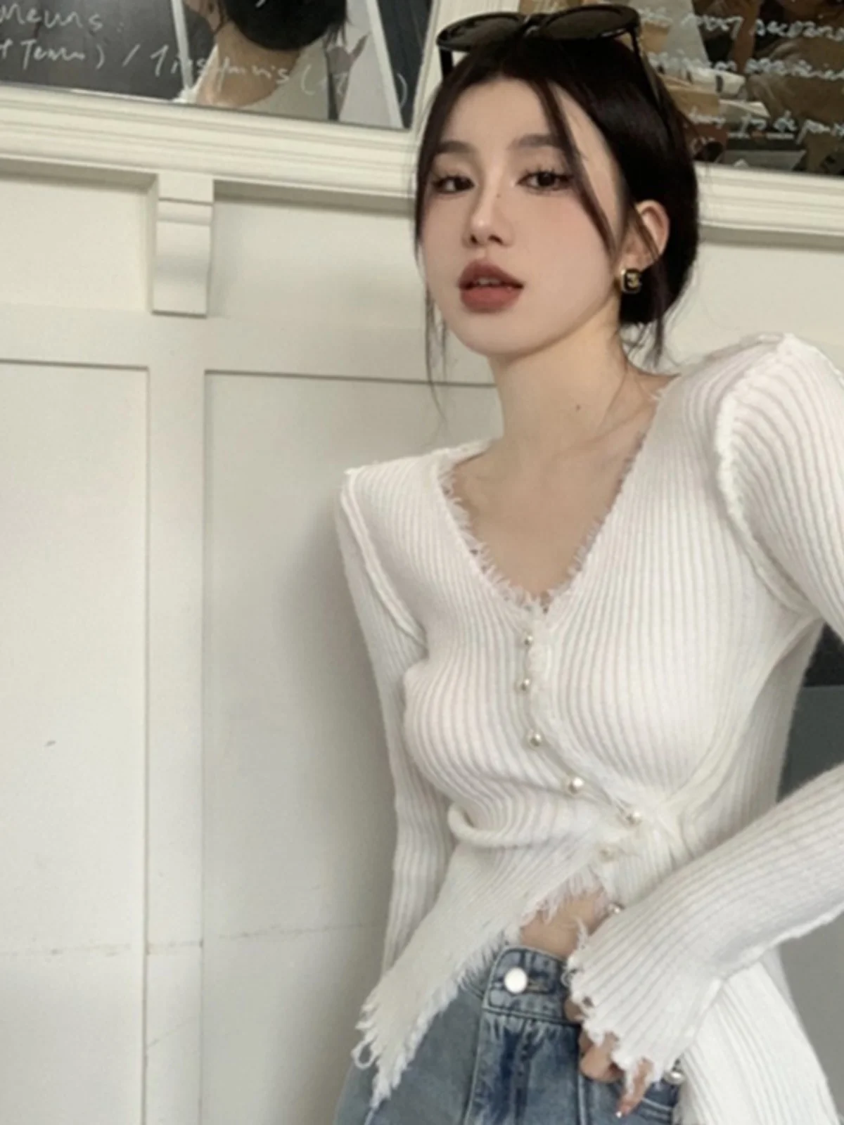 

2025 New Pure Desire Spicy Girl White Knitted Cardigan ort V-Ne Women's Base irt Spring Autumn Inner Wear Base irt