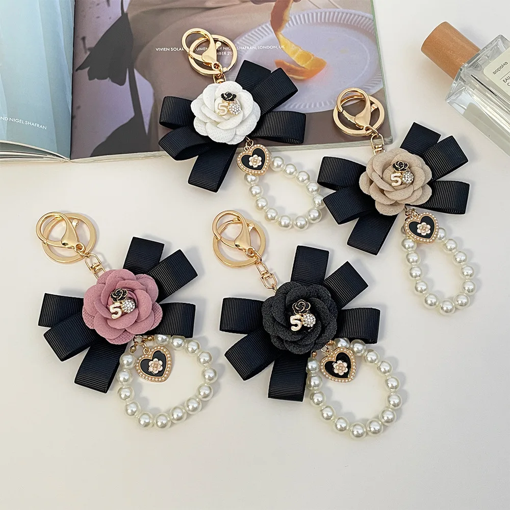 Fashion Flower Keychains for Women Bag Charm Pendant Cute Pearl Key Chain Car Key Ring Accessories Keyrings Decoration Wholesale