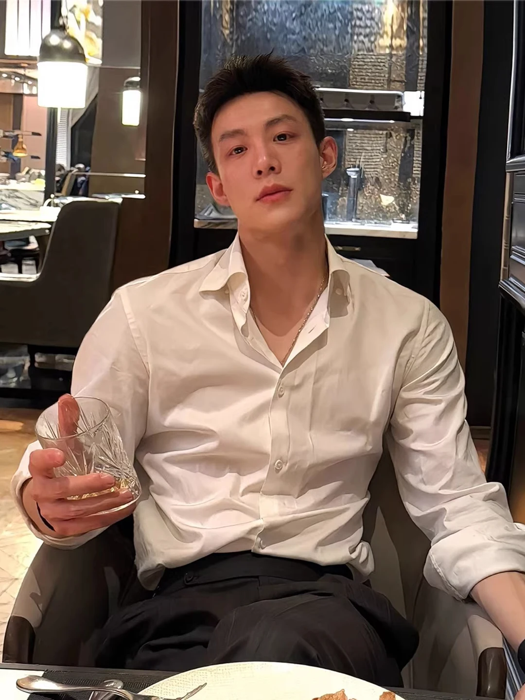 

Ele White Long Sve Casual irt for Men Slim Fit Inner Wear Turn-down Collar Durable ape Retention Spring Autumn Winter