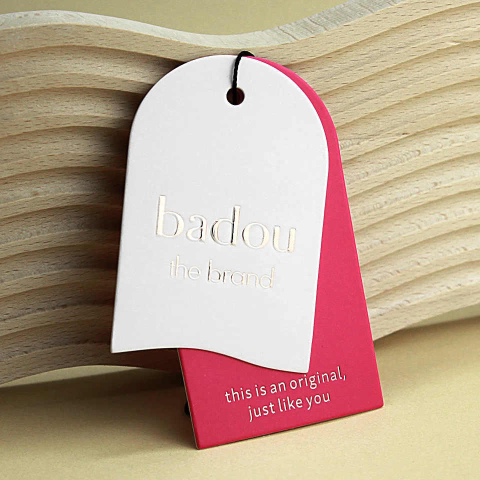 Eco-friendly Luxury Customized Gold Foil LOGO Hangtags for Clothing Die Cut Arch Paper Label Printing Garment Price Tag