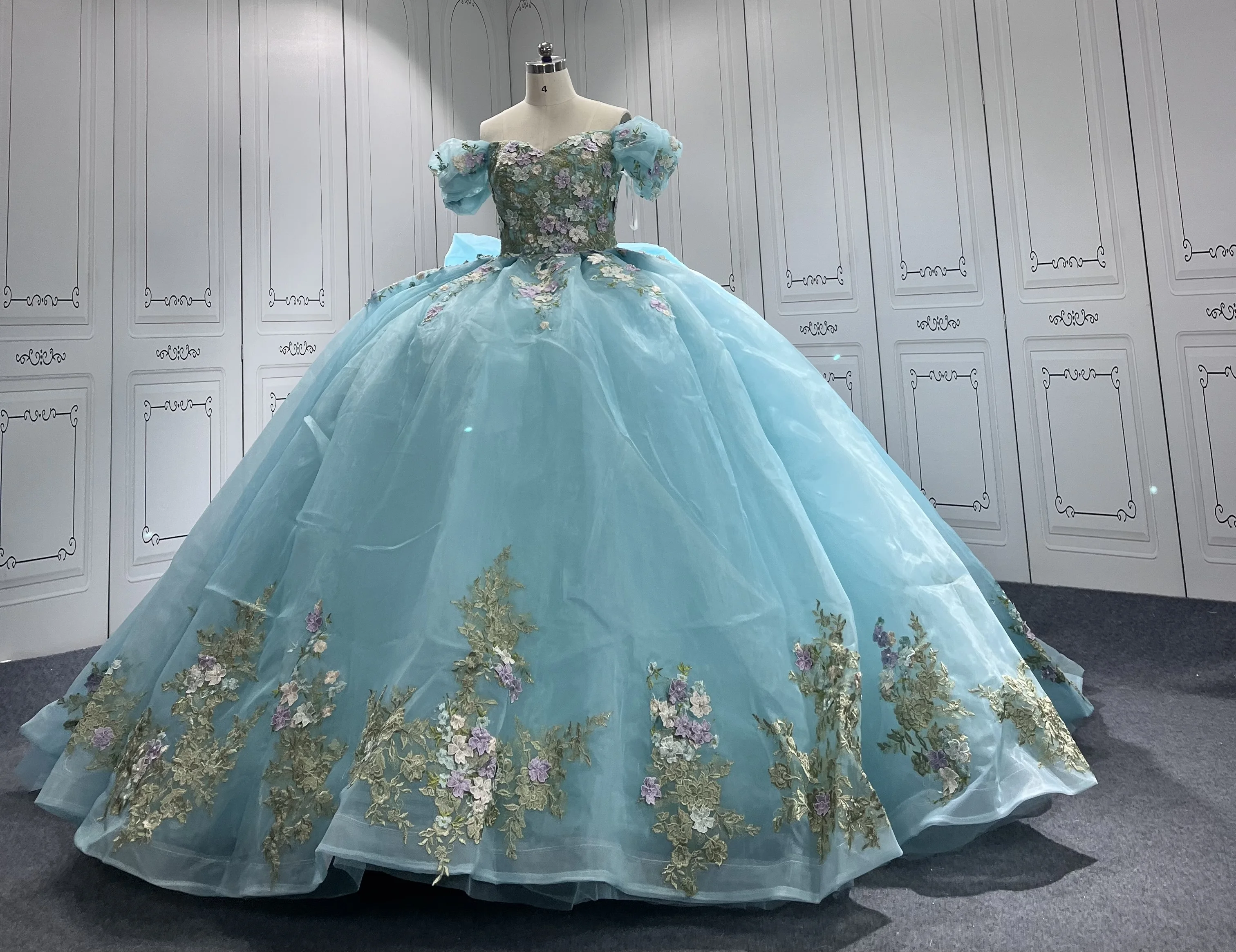 

Off Shoulder Ice Blue Quinceanera Dresses 3D Flowers Appliques Sweet 15 Gowns Vestidos De 15 Anos With Bow