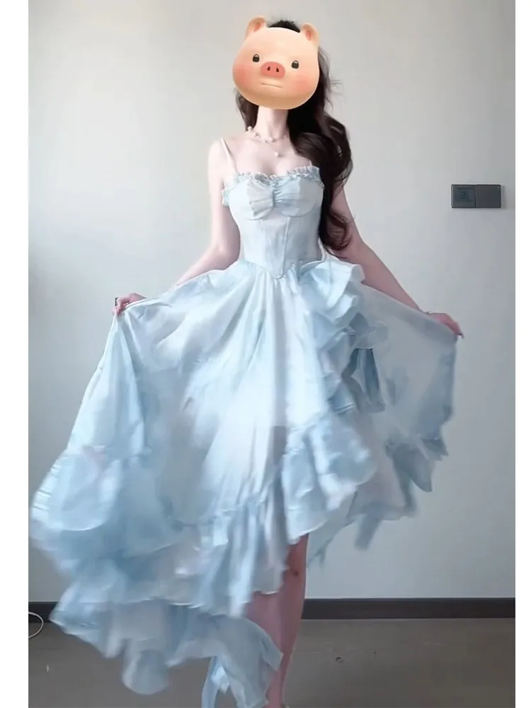 A light blue dress for short person's birthday at coming-of-age ceremony and graduation art examination