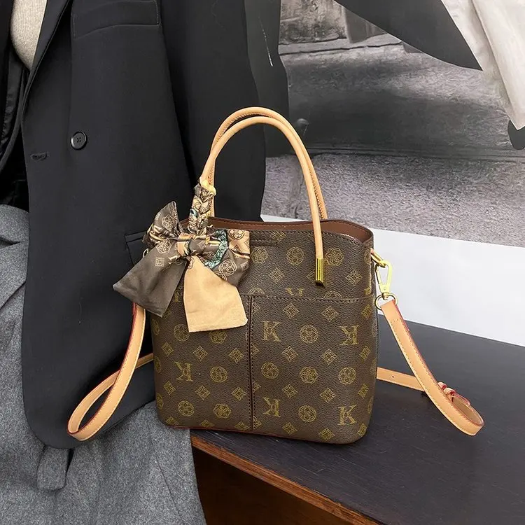 

Простые стильные кожаные сумки для подгузников для женщин, модные сумки через плечо, люксовая брендовая сумка-тоут, классическая модель в винтажном стиле