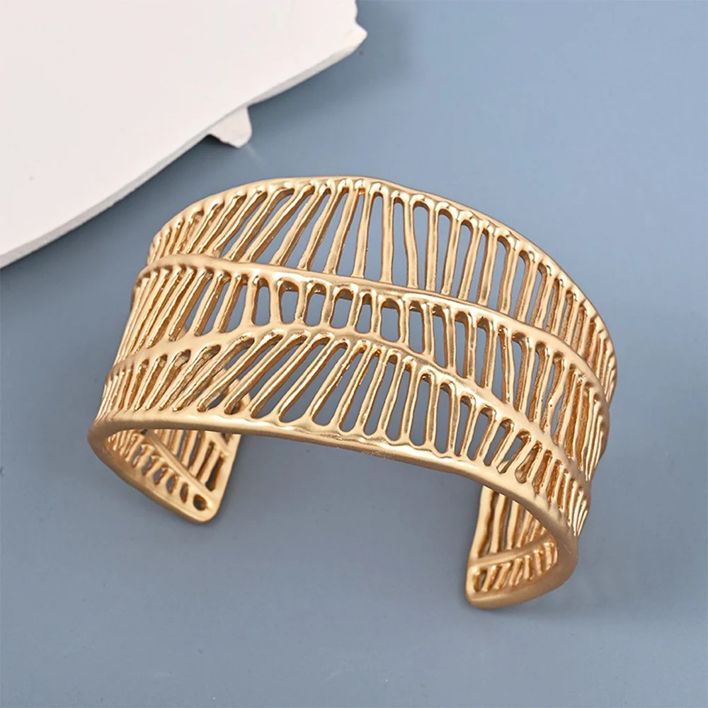 

Báthory Elizabeth 2024 Fashion Designer Vintage Gold Geometric Hollow Opening Bracelet Women Hight Quality Party Gift