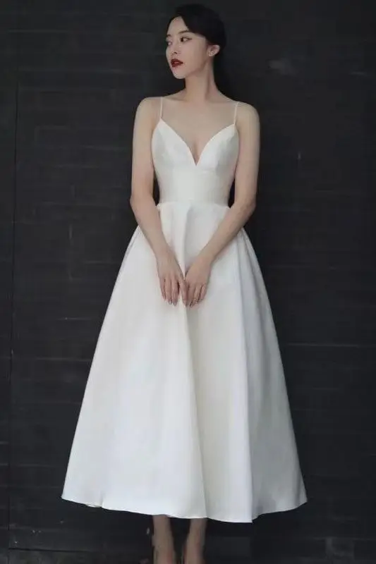 

Satin Mini Wedding Dress for Petite Brides Elegant French Style Summer Bridal Gown Slimming White Vintage-Inspired Dress Trendy