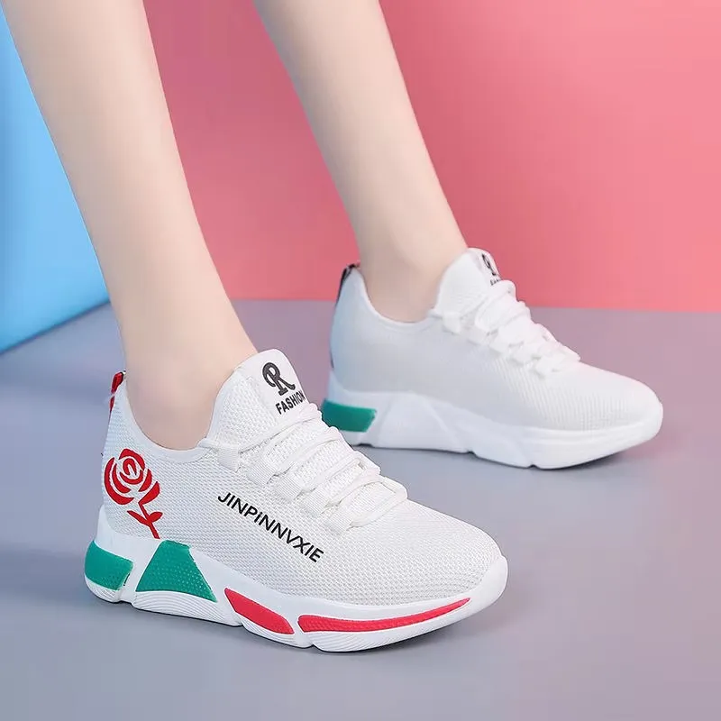

The 2025 new casual sports shoes, trendy and fashionable walking shoes, soft-soled, breathable and lightweight white sneakers