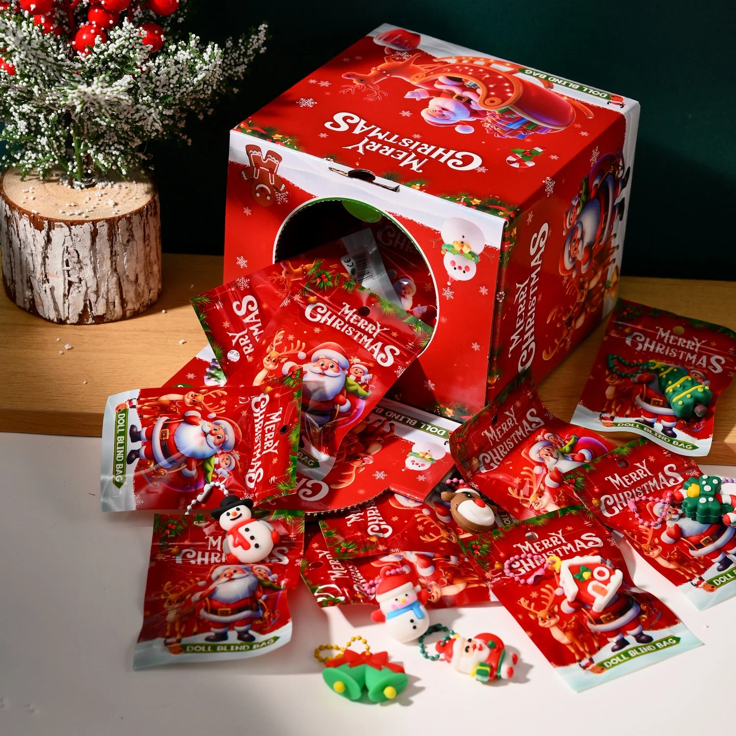 Christmas Cross-Border Toy: 32-Piece Blind Bag Figurine Set with Keychains and Ornaments – Ideal Small Gifts for Children; Trend