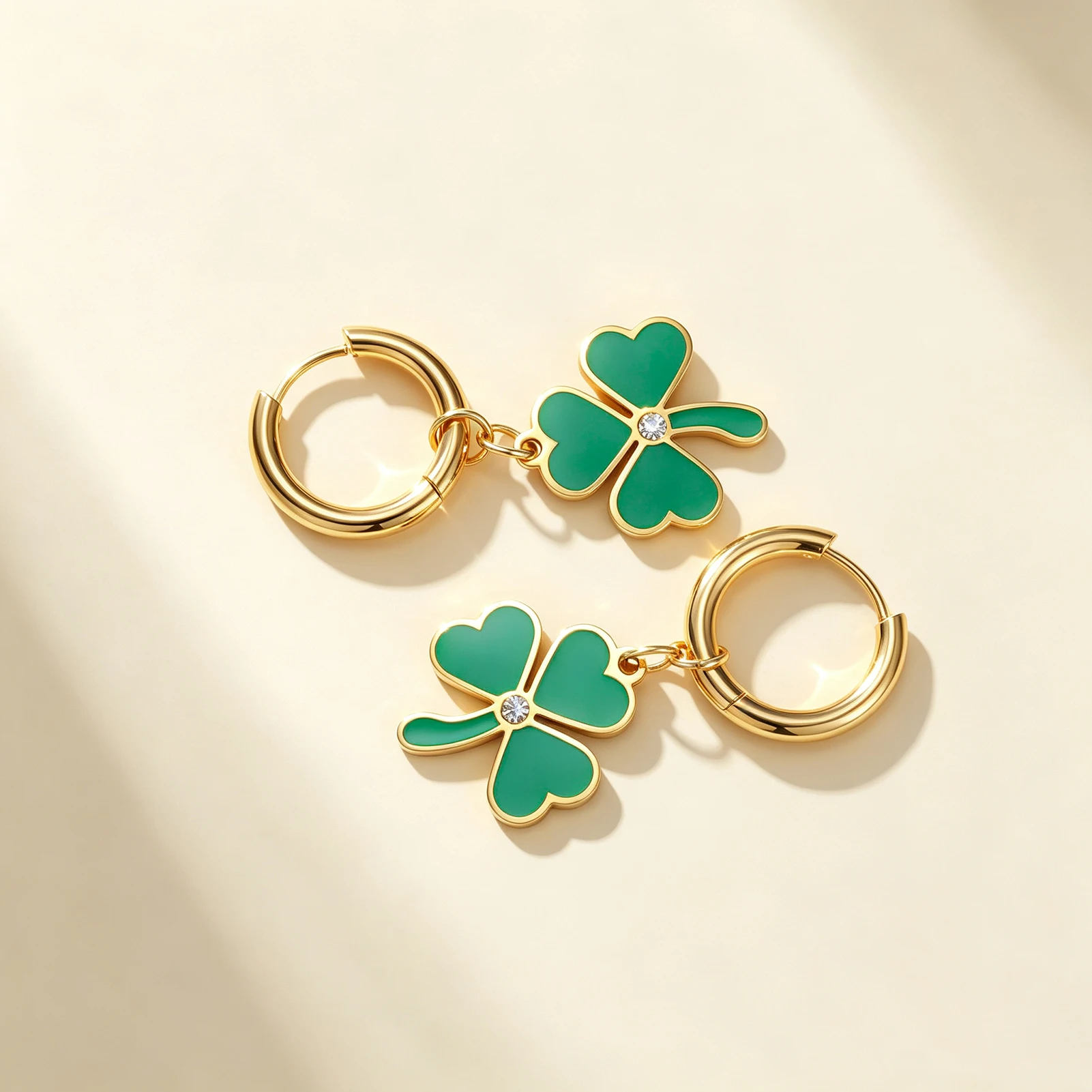 Eueavan Emaille Drei-Blatt-Kleeblatt Ohrringe Edelstahl Zirkon Mode Charm Creolen für Frauen Schmuck Geschenk Großhandel – Detail 2