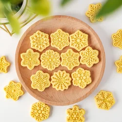Mini Christmas Snowflake Cookie Cutters Fondant Cake Embosser Mold Merry Christmas Cookie Mold Stamp Baking Cake Decorating Tool